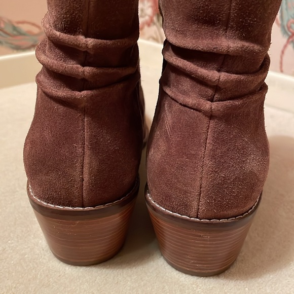 COLE HAAN BROWN SUEDE ANKLE BOOTS size 9 - Picture 2 of 7